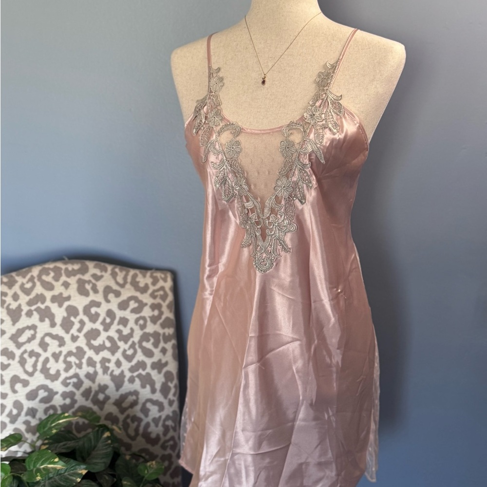 Flora Nikrooz Satin Chemise & Robe Set Blush Pink Lace L (No Belt)